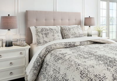 Ashley Furniture Addey Queen Comforter Set Black/Gray;Brown/Beige