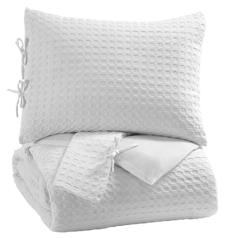 Maurilio - White - King Comforter Set
