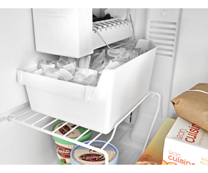 Amana White 30-inch Wide Top-Freezer Refrigerator with Garden Fresh™ Crisper Bins - 18 cu. ft.